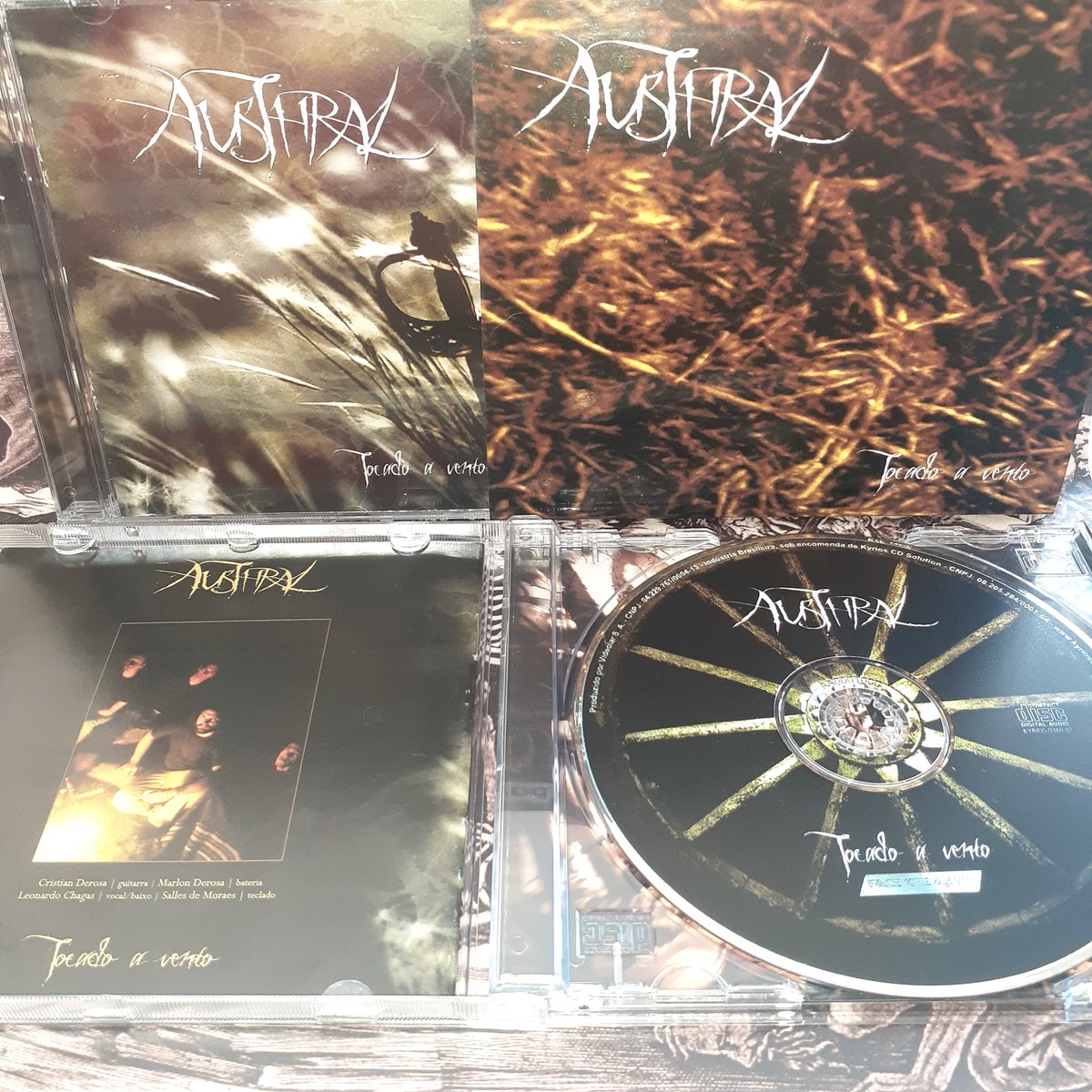 vozdamorteprod's tweet photo. Banda: Austhral (Brasil)
Álbum: Tocado ao Vento
Formato: Slipcase CD
Valor: 25,00 R$ + Frete
#austhral #slipcase #slipcasecd #vdmorte #doommetal #doommetalband #cds #cd #braziliandoometal #doommetalbrasil #brazilianmetal #metalbrasileiro #undergroundlabel #vozdamortedistro https://t.co/JLW6FCdMU7