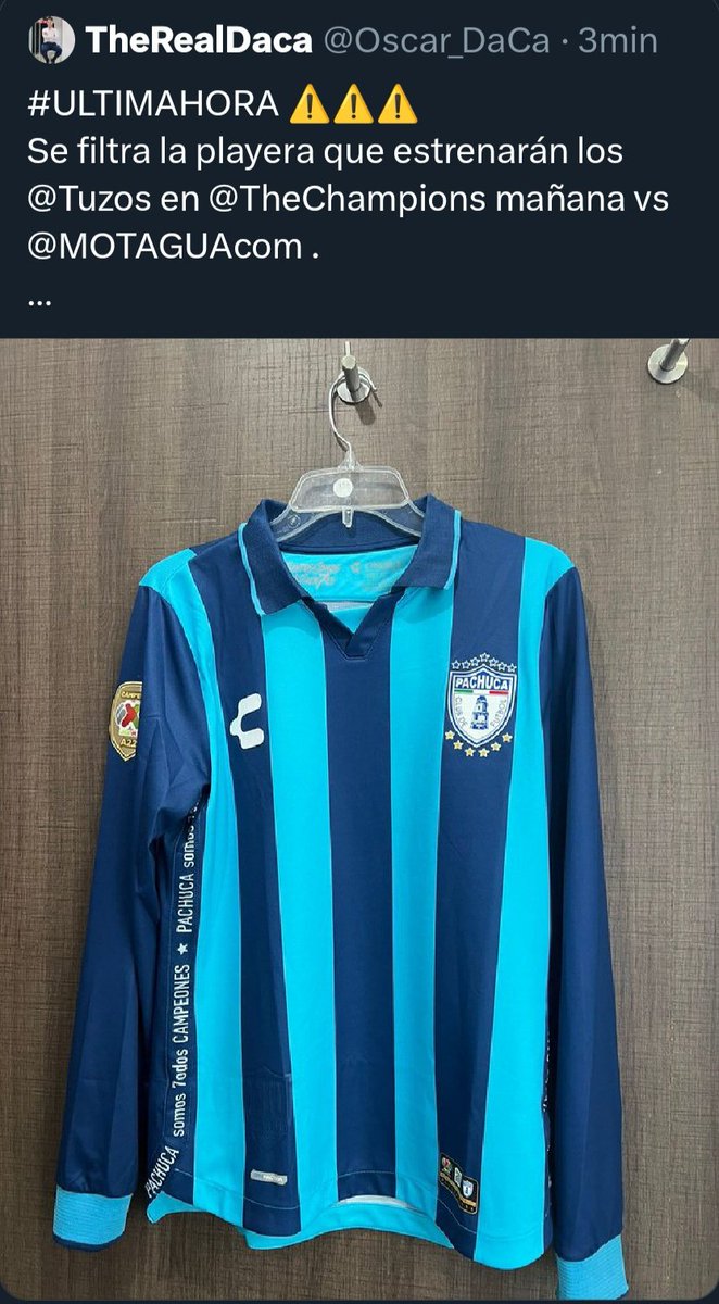 Oscar_DaCa's tweet photo. Y recuerden, amigos, acá lo vieron primero, jajaja 

Me gusta muchísimo. Aplaudo la decisión de eliminar patrocinadores del centro y de jugar con los colores. 

La manga larga y el cuello la visten muchísimo. Enhorabuena, @CharlyFutbol 10/10 https://t.co/wtlkVYkD7A