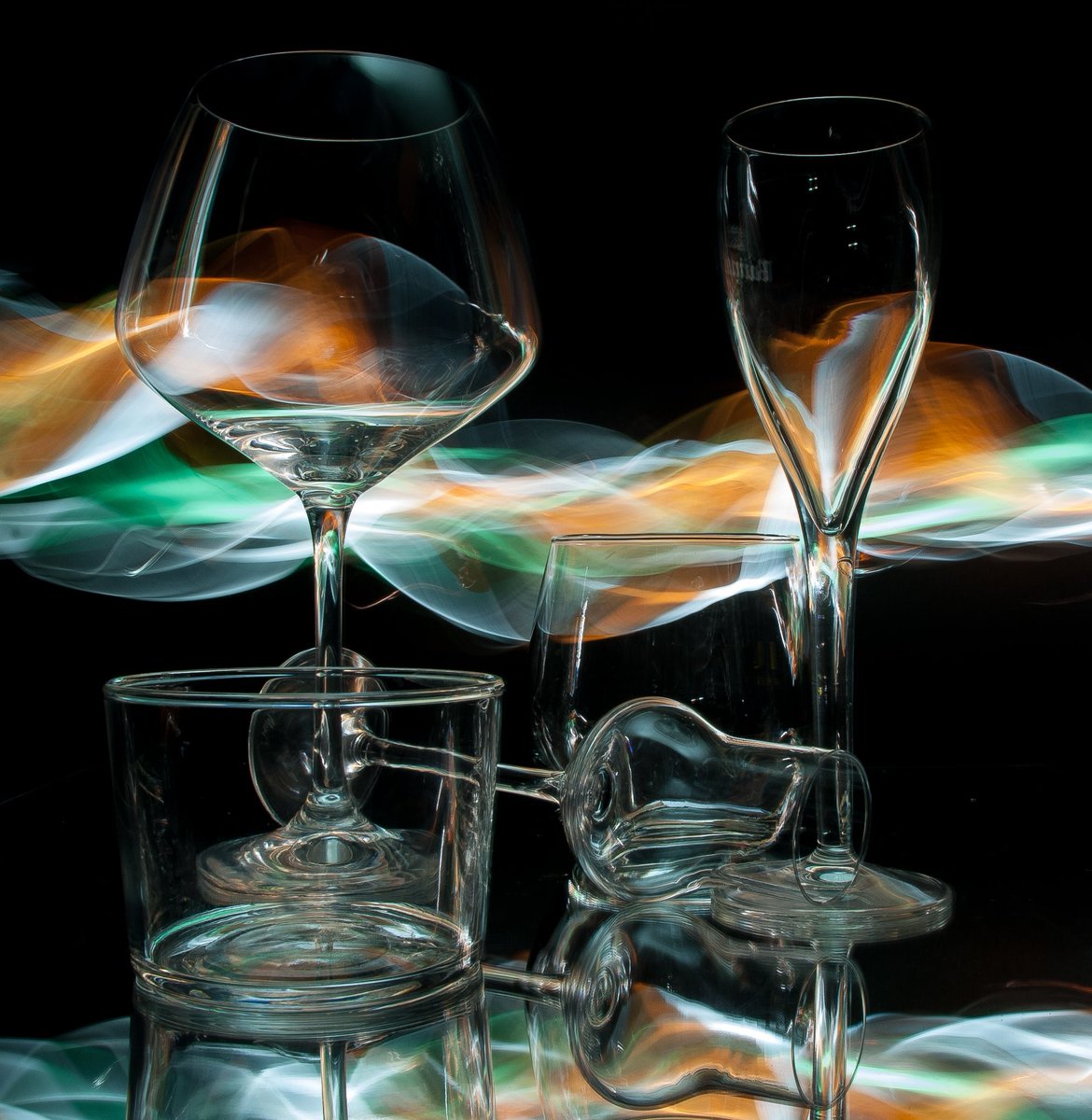 hpouletdebaut's tweet photo. #Glasses #lightpainting #reflexion #Colors #contrast https://t.co/Ngi84KfvnE