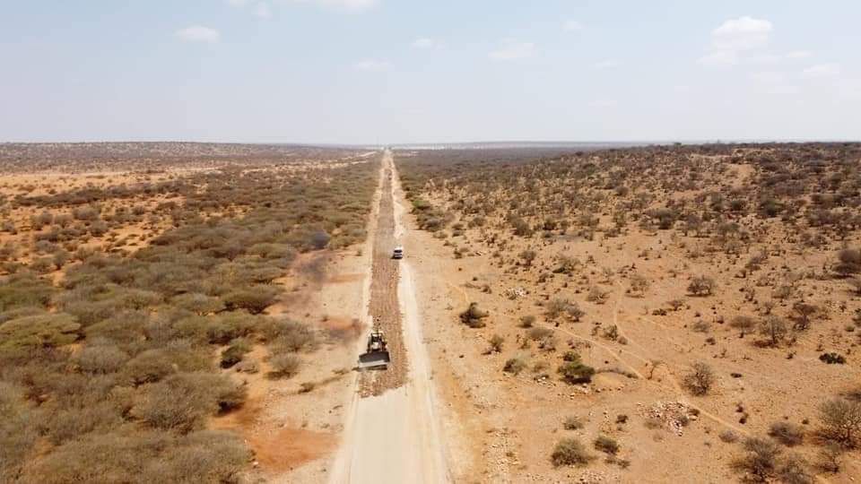 galkacyoonline's tweet photo. hay’adda Waddooyinka Dowladda Puntland, ayaa maanta kormeer ku tagtay wadaada xiriirirasa deegaanka birta-dheer ilaa Xaar-Xaar oo ay ka socoto dayactirka Laamiga dheer.
Ujeedka kormeerkan ayaa in si joogta ah loola socdo shaqada' waxaana burburin lagu sameeyey wadaada #Jalam ilaa Xaar-Xaar oo 11km ah waxaana iska kaashanaya hay’adda wadooyinka Dowladda Puntland iyo shirkada Kebarco wadda Dayac tirka.