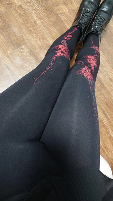 啊，才发现袜子选错画风啦 https://t.co/a0YjVRp7iQ<a href="/tag/%E7%94%B7%E3%81%AE%E5%A8%98"class="tags"><span>#男の娘</span></a><a href="/tag/%E4%BC%AA%E5%A8%98"class="tags"><span>#伪娘</span></a>