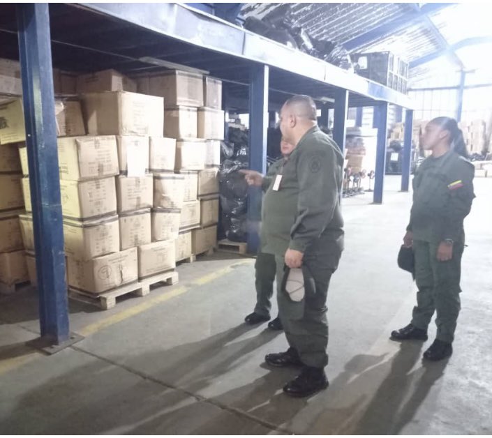 bladimirguerra8's tweet image. #15Mar Visita de comisión inspectora de la @CONGEFANB a la #DireccionDeIntendencia @CeofanbColop @libertad003 verificando in situ Alto Espíritu de trabajo y abnegación de servicio de hombres y mujeres #Logisticos #SomosCOLOP #SomosApoyoOportuno