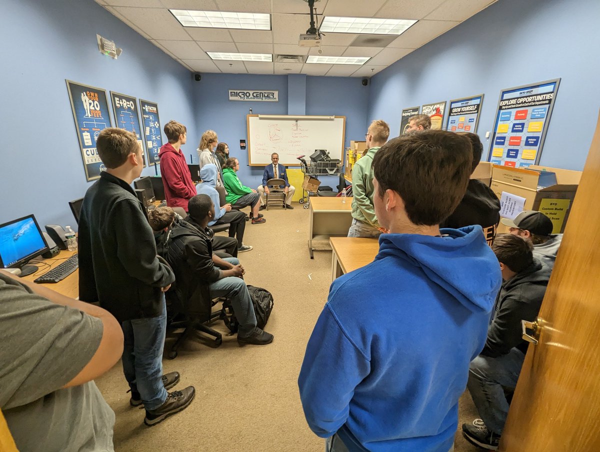 csctmectc's tweet photo. Thanks so much to @microcenter Columbus for providing a tour of their operation and giving students a look at what it takes to be successful in a section of the IT services industry. https://t.co/e4FKJ4p90G
