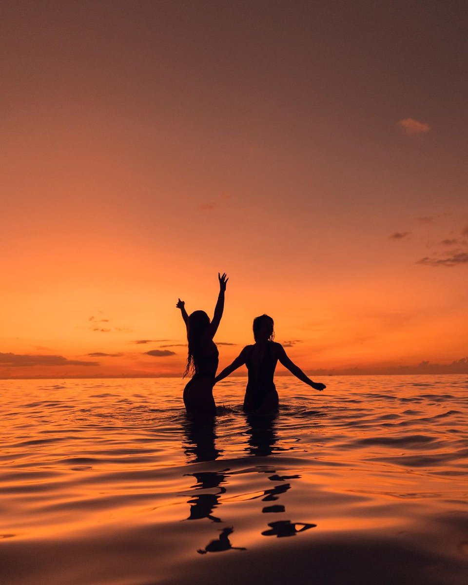 VisitJamaicaNow's tweet photo. Nothing beats a sunset on the beach in Negril 🌅🇯🇲 #VisitJamaica

📍Negril, Jamaica

📸:@aaronndabee https://t.co/BvX1ECeA16