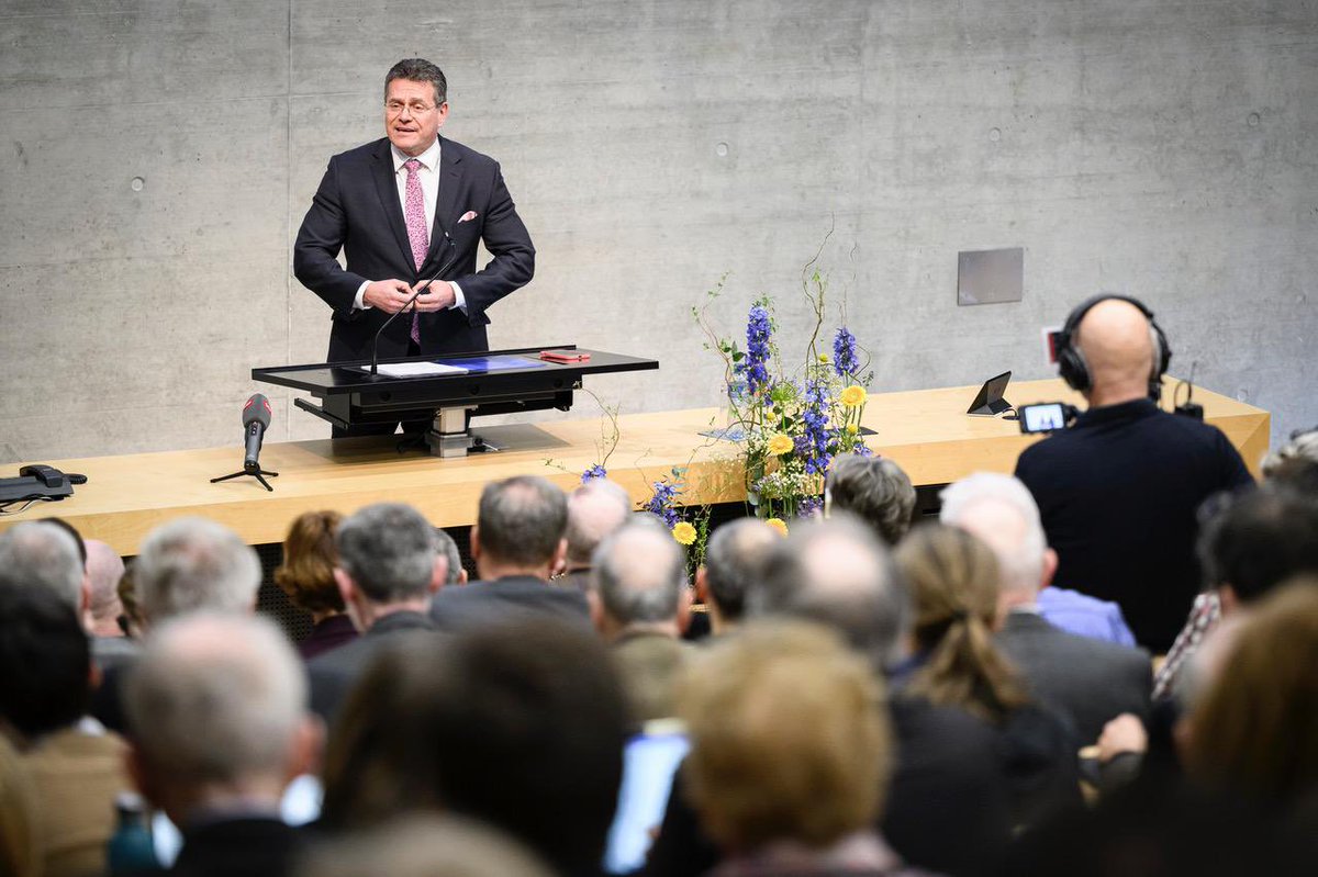 I want to see EU-Swiss relations be in step with the times, by modernising them and unlocking their full potential – to the benefit of both sides.

This time, I am convinced, we must succeed.

A pleasure to be speaking at🇨🇭<a href="/unifr/">Uni Fribourg</a> 👉 europa.eu/!Qn6YDC