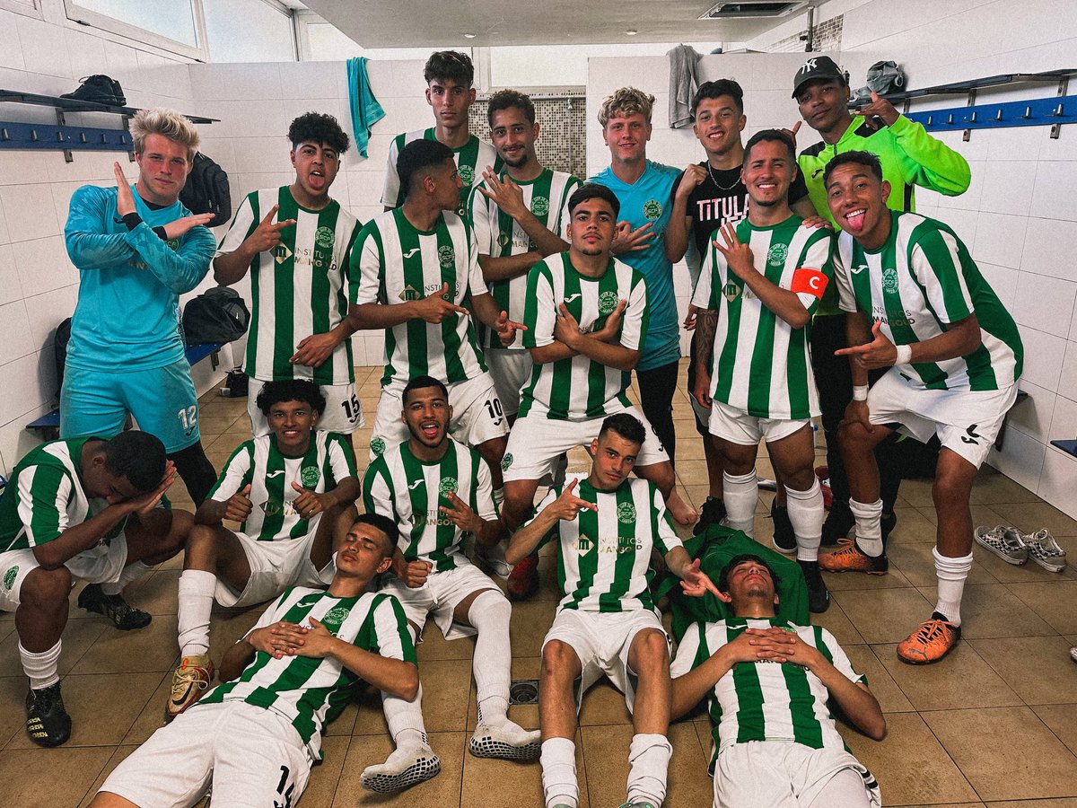 WildcatsBoys's tweet photo. Alumni @spurlock_cade doing great things on Safor FC, Gandia Spain. T.E.A.M. @WHSAthletics_ @FayetteSports https://t.co/CiSFOWX6fo