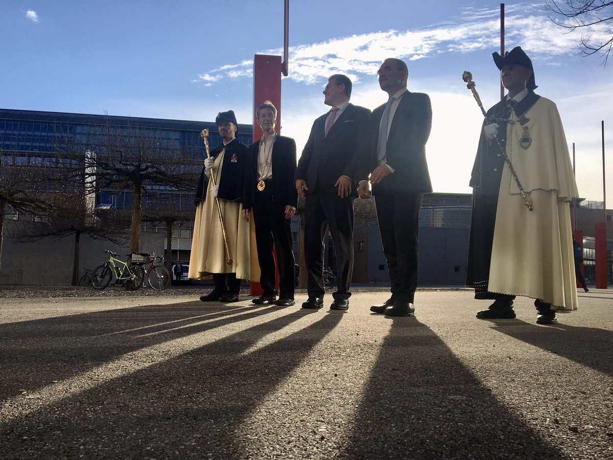 Grossandrang am Europatag der <a href="/unifr/">Uni Fribourg</a> mit <a href="/MarosSefcovic/">Maroš Šefčovič🇪🇺</a>: Staatsrat <a href="/steiertjf/">Jean-FrançoisSteiert</a> drückt in seinem Grusswort die Hoffnung aus, der Freiburger Geist der Verständigung und des Brückenbauens möge dazu beitragen, die Beziehungen CH-EU zu stabilisieren. <a href="/Staat_Freiburg/">Staat Freiburg</a> <a href="/EUinSwitzerland/">EU-Delegation Berne</a>