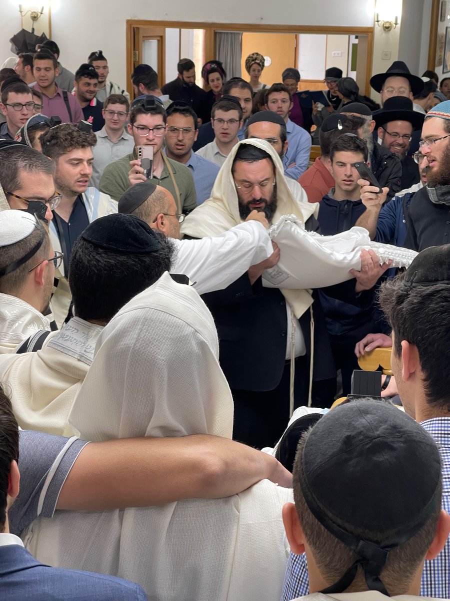 _YSMZ_'s tweet photo. Mazel Tov to our Av &amp; Aim Bayit, Avichai and Nikki Wachsberg, on the Bris of their son  אילן נתנאל https://t.co/C3DNRq7PKj