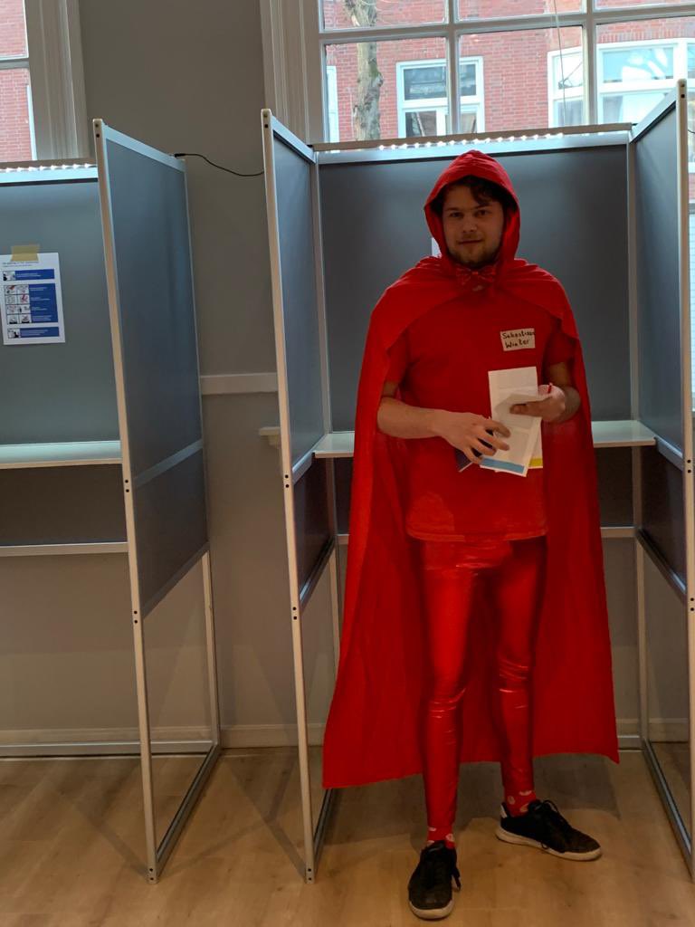 Roodkapje stemt vandaag ook. Hopend op een nog lang en gelukkig🌥️
#PS2023