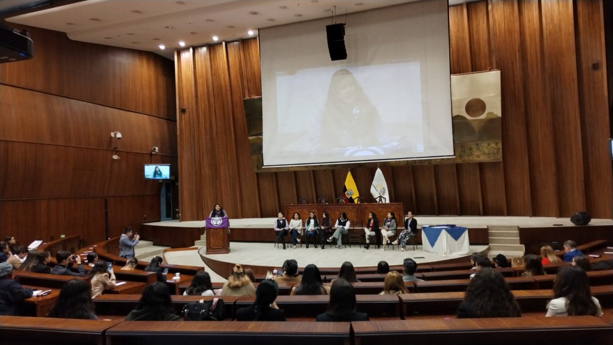 lideresgobernar's tweet photo. Ex alumna de #liderlab estuvo hoy presentado en calidad de sociedad civil, la propuesta del 1er Proyecto de Ley para erradicar la violencia de género en la Educación Superior, con el acompañamiento técnico y legislativo de la Asambleista @BrianaVillao . https://t.co/TVCEhDILOm