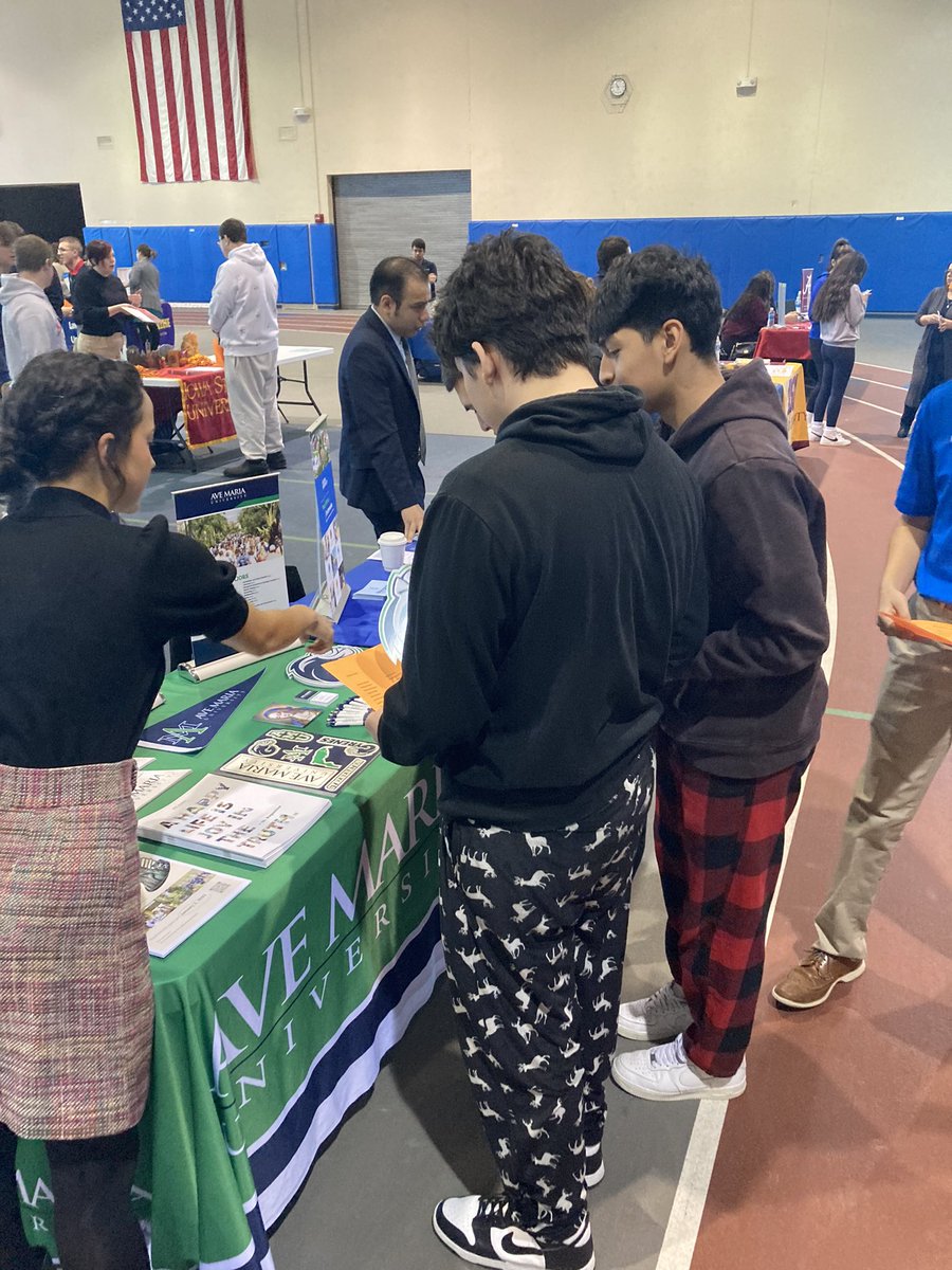 marmionacademy's tweet photo. Today Marmion held its annual college fair. Students were able to explore over 74 colleges and universities. Thank you to all schools able to attend, and a special thanks goes out to Coach Thorpe for putting this together! #marmionadvantage https://t.co/raiSK65mAH