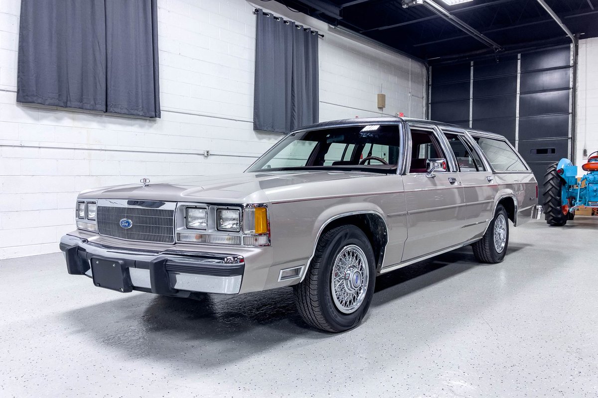 Bringatrailer's tweet photo. Sold: 29k-Mile 1991 Ford LTD Crown Victoria LX Station Wagon for $17,500. https://t.co/6u7eW8LeHD https://t.co/gmghHZ3n7W