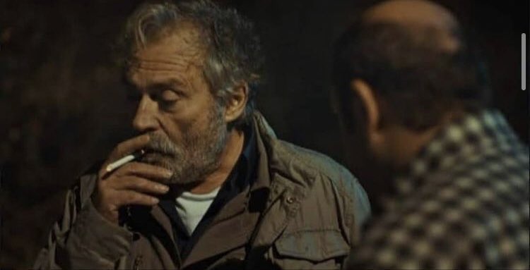 “her seferinde biraz daha yorulacaksın kendini anlatmaktan. özet geçmeye çalışacaksın her şeyi. özetler de birbirinin özeti olacak. git gide kısa ve kestirme cümleler kurmaya başlayacaksın. en sonunda ya tamamen susacaksın ya da bambaşka şeyler anlatmaya başlayacaksın..”