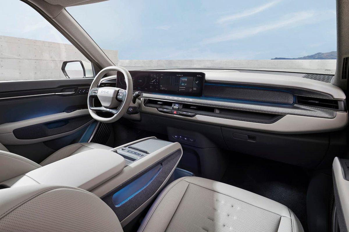drivenbynd's tweet image. KIA Unveils Its Retro-Futuristic, All-Electric EV9 SUV

Featuring a boxy and clean design, swiveling chairs, and two 12.3” touchscreens : communitybynd.com/2023/03/15/kia… #KiaEV9 #EV9 #TheKiaEV9