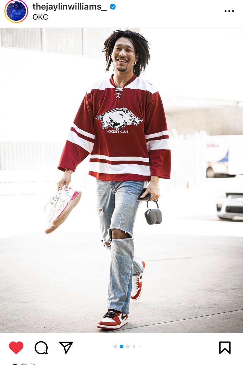 joshteeter01's tweet photo. J Will rocking the hockey club jersey goes crazy 🔥 https://t.co/bbEshaBdNy