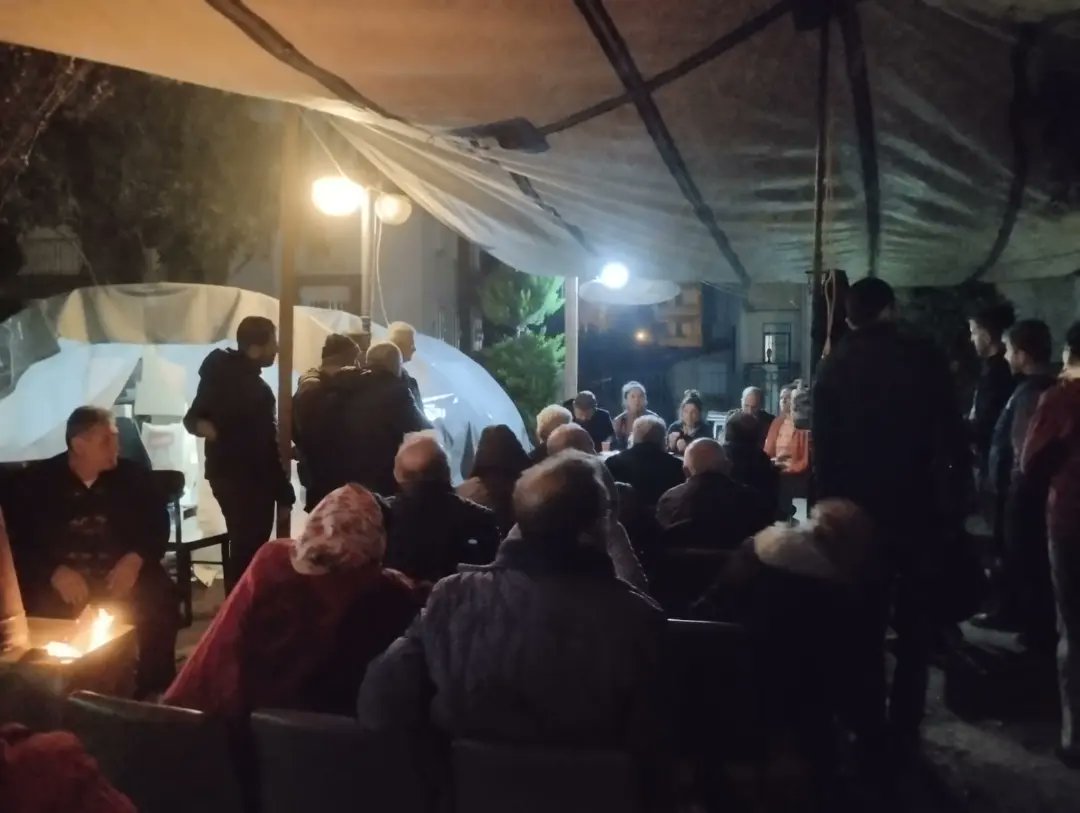 Koordinasyon merkezimize gelen ÇHD'li avukatlarla birlikte depremle ilgili hukuki bilgilendirme toplantısı yapıyoruz.