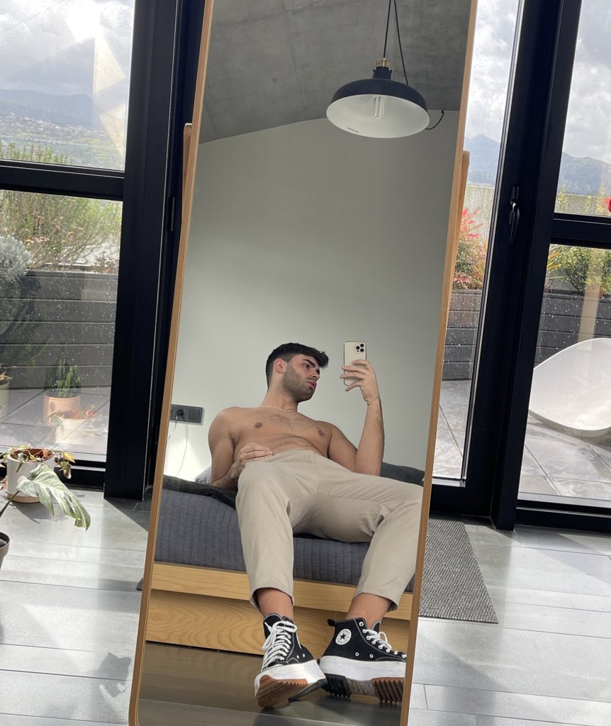 KCarreraa's tweet photo. Retweet si te vienes a cama 😈 https://t.co/qJDjLGXmEr