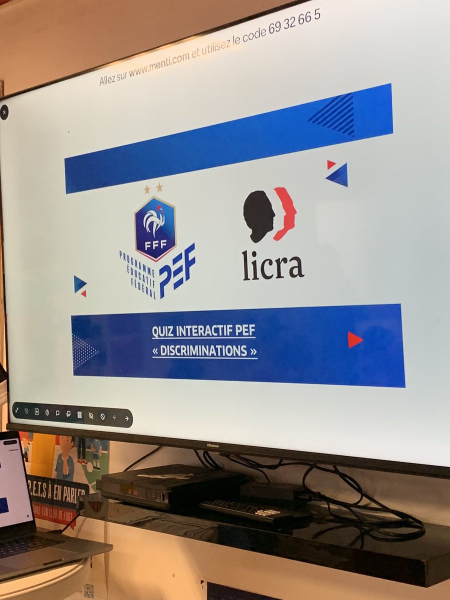 KMorlighem's tweet photo. En déplacement à @ContyLoeuillySC pr observer une magnifique action éducative mise en place par le club de la Somme. Lutte contre le racisme &amp; l’antisémitisme au programme pr les jeunes du club avec utilisation d’un outil interactif @FFF x @_LICRA_. #ProgrammeEducatifFederal https://t.co/XYskLnF5KO