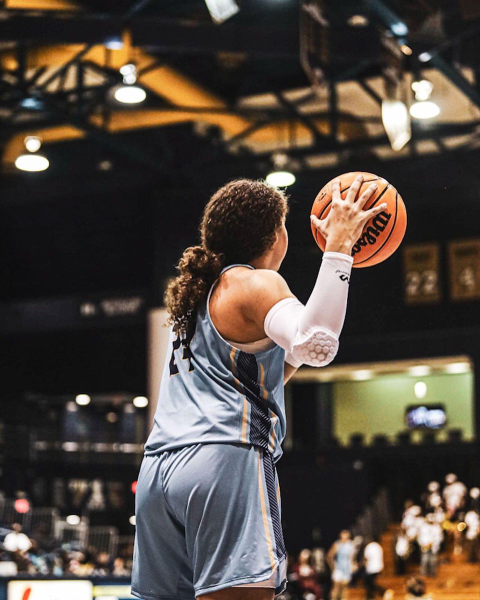 VMinikwu's tweet photo. FIU Women’s Basketball 
.
.
.
@FIUWBB 
.
.
.
#basketball #womansbasketball #fiuwbb #NCAA #sportsphotography https://t.co/nEOS3jt3rI