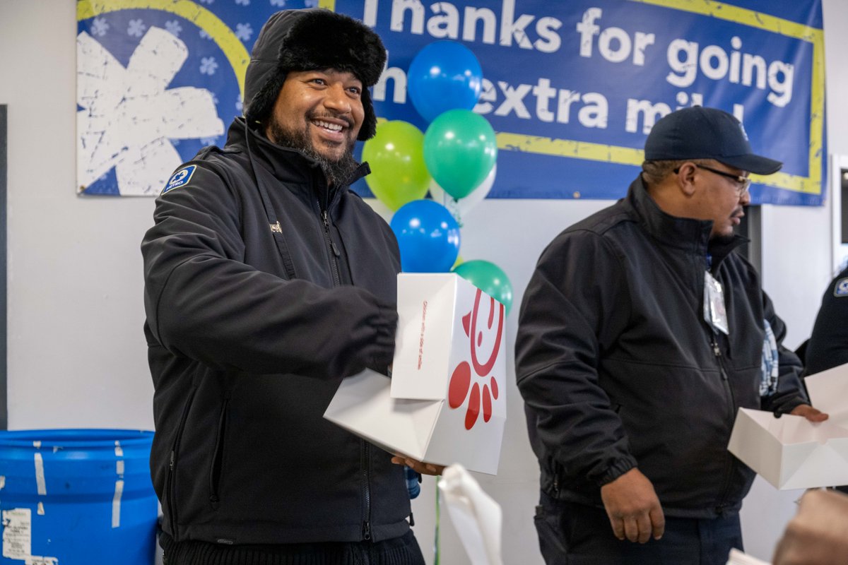 cincinnatimetro's tweet photo. Today we're celebrating Transit Employee Appreciation Week at our Queensgate Garage. These individuals keep our fixed routes moving!
Have a favorite Metro employee or memory? Tag us @cincinnatimetro and use the hashtag #ThanksMetro for a chance to win some Metro swag! https://t.co/8m4VFQPyfh