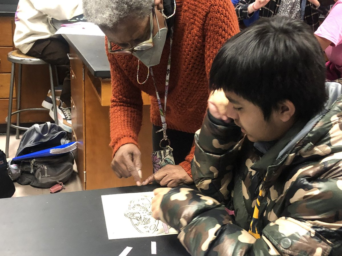 MsBasl_FCHS's tweet photo. Second Biology SOL review was a success! Reviewing cells and transport! We love our FC bio students! #wearefc @FCPSR2 @FallsChurchHS https://t.co/D8eL8YlV1g