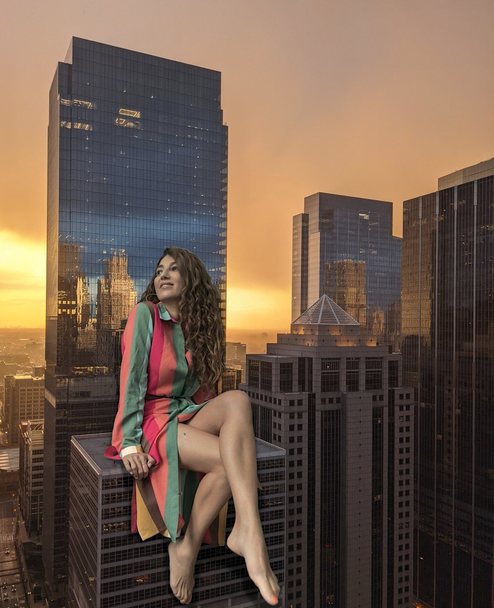 World_of_Giants's tweet photo. Rooftop Seat
#giantess #sizetwitter https://t.co/l7lz1zmA95