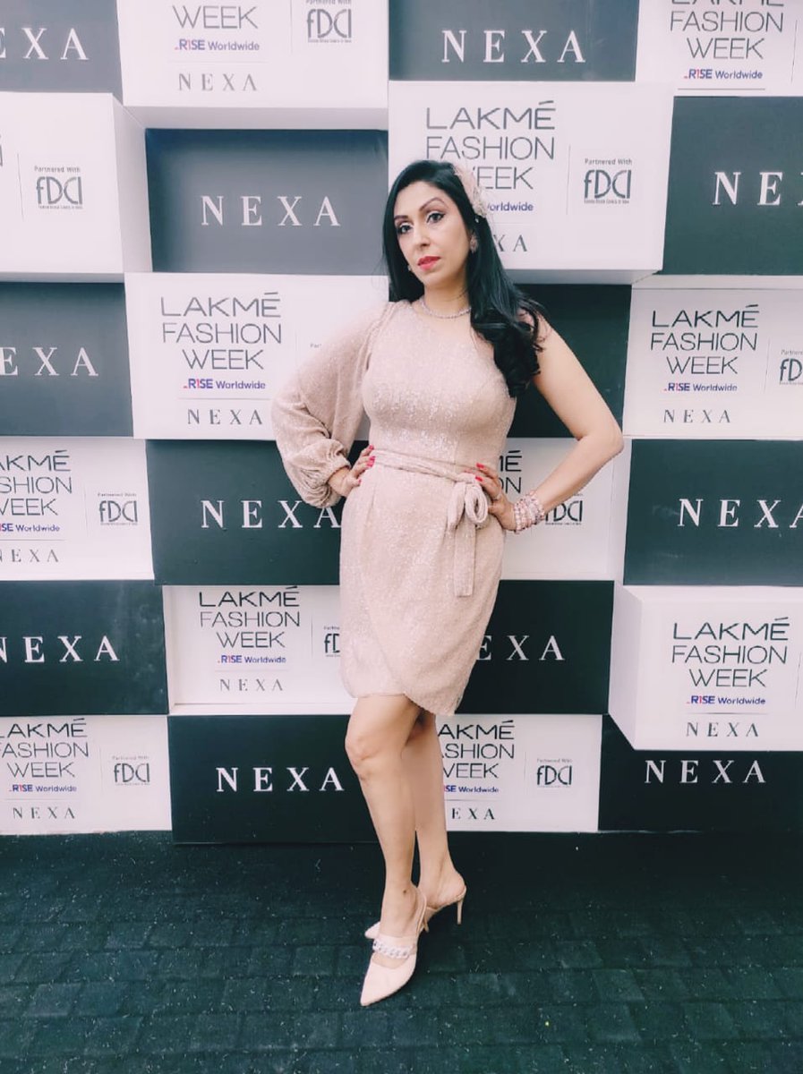 Unapolo34776369's tweet photo. Day 2 @LakmeFashionWk .. @PoojaMisraProd was rather burlesque @bazaarindia @tlj_magazine @lofficielindia @elleindia @vougeindia @cosmoindia @savvy @newwoman @femina @verve @womensera @graziaindia @gqmagazine @fhmindia @marieclaire @Anaita_Adajania @anuradhamahindra https://t.co/PX48e1HB6J
