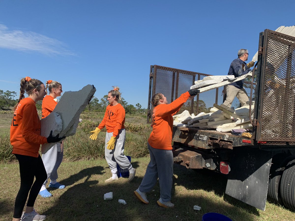 WPUSB's tweet photo. Cleaned up Powell Creek Preserve in North Ft. Myers today after our two wins to help the community and the π in the wake of Hurricane Ian.
π§‘π€π§‘π€
#neersinthewild
#wpunj https://t.co/oMsWTsDLwd