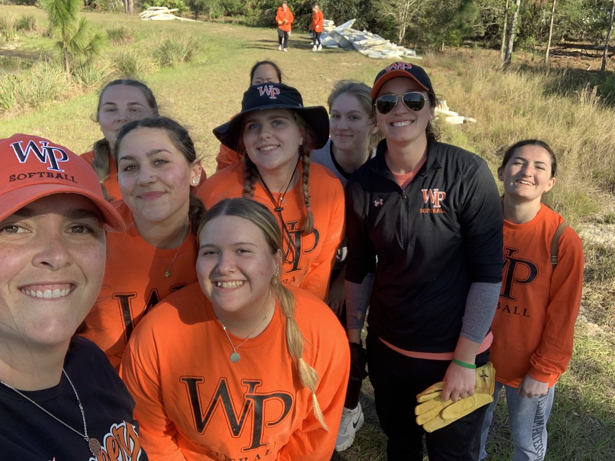 WPUSB's tweet photo. Cleaned up Powell Creek Preserve in North Ft. Myers today after our two wins to help the community and the π in the wake of Hurricane Ian.
π§‘π€π§‘π€
#neersinthewild
#wpunj https://t.co/oMsWTsDLwd