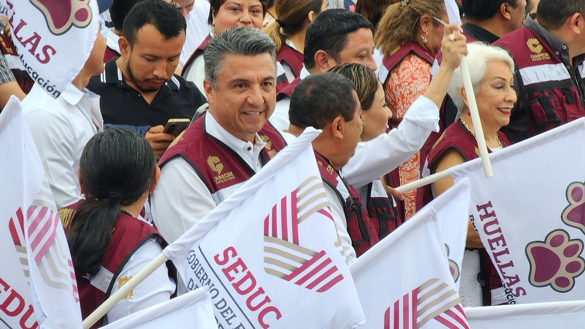 RaulPozosMx's tweet photo. Con la instrucción de nuestra gobernadora @LaydaSansores, y el trabajo conjunto de la comunidad educativa, sí podemos avanzar. Por eso en este inicio de las #HuellasPorLaRutaDeLaEducación, y con el apoyo solidario de los empresarios... (1) https://t.co/kXoaQekO7d