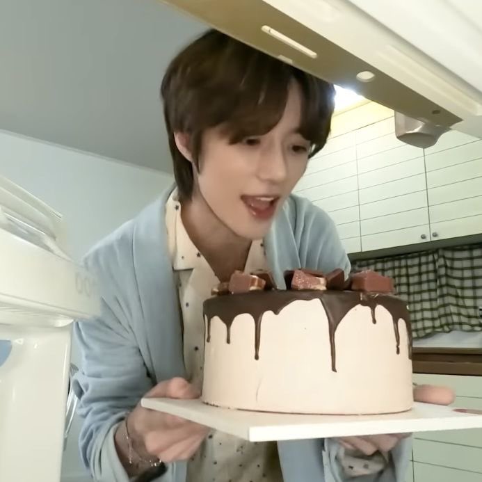 bmgyusi's tweet photo. ⵓ ♡⃨ looking for (interactive) moots #kpoptwt /#stantwt 

★ ults; txt 

★ stan list; svt, lsrfm, nwjs, p1h, ive, stayc, twice, rv, +more :)

☆ biases; beomgyu, theo, liz, chaewon, hoshi, chaeyoung, 

♡ + ↻ to spread ty !! https://t.co/jdxHFxDbBR