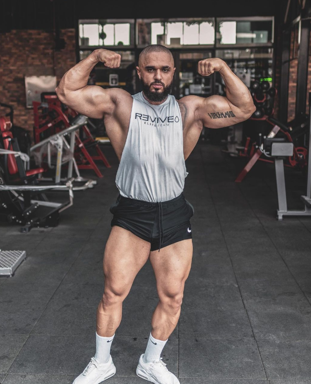 mememanxdxd's tweet photo. OFF SZN📈
#rawgear
#fitness
#bodybuilding
#fitnessinfluencer
#younglaclothing https://t.co/CgdEBSYSu3