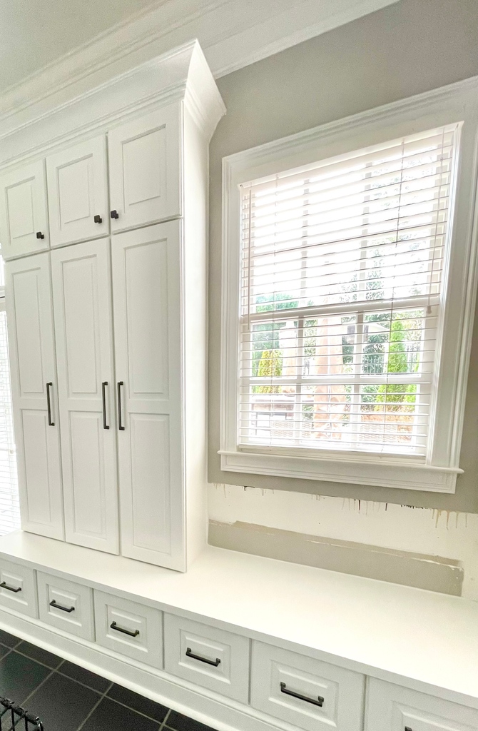 CCFFcompany's tweet image. If you have many kiddos running around the house, consider adding a mudroom into your home's design!

It's practical, reduces mess and dirt, and offers an area to organize your things💡

#mudroom #mudroomdesign #organization #storage #storagegoals #organizationgoals #mudroomgoal