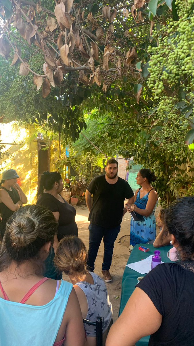 GastaNoyjovich's tweet photo. Visitamos el comedor "4 hermanos" y conversamos con vecinos de Empalme Graneros. Seguimos acompañando junto a @maxipullaro a cada familia rosarina y en cada rincón de la ciudad, apostando a la educación y el progreso, para terminar con la violencia en Rosario! https://t.co/Azekk5lV5K