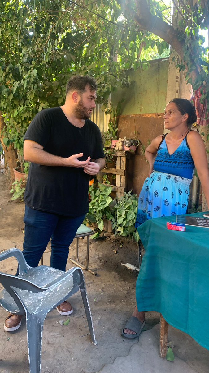 GastaNoyjovich's tweet photo. Visitamos el comedor "4 hermanos" y conversamos con vecinos de Empalme Graneros. Seguimos acompañando junto a @maxipullaro a cada familia rosarina y en cada rincón de la ciudad, apostando a la educación y el progreso, para terminar con la violencia en Rosario! https://t.co/Azekk5lV5K