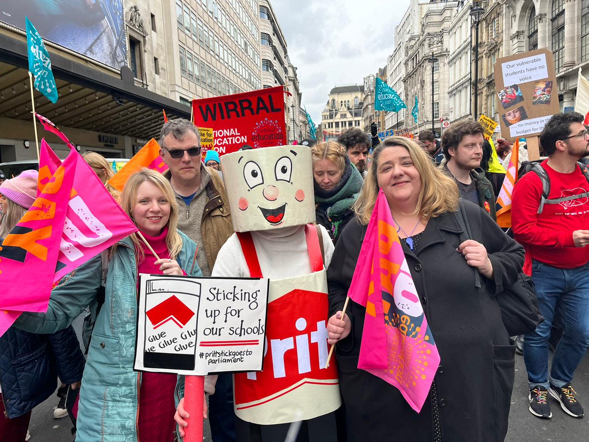 WeeBizzum's tweet photo. So proud of my prittstick protesting sister and her teacher pals today down at Westminster for the march. 
#TeacherStrike https://t.co/9EHYX2WUmA