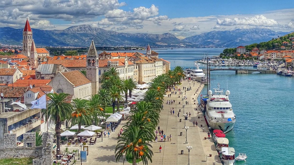 familytravel4um's tweet photo. A European Vacation is atop many travel lists. With @CroisiEurope_RC, traveling Europe is exciting, fun, planned, and geared toward families.
Click the link below for info on @CroisiEurope_RC's Family Cruise Program:
https://t.co/kDJSQyCiSJ
#springbreakideas #kidstravelfree #ad https://t.co/Kie0NLmkyf