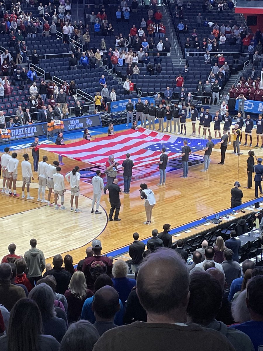 VictoriaExit7's tweet image. ##MarchMadness #Honor