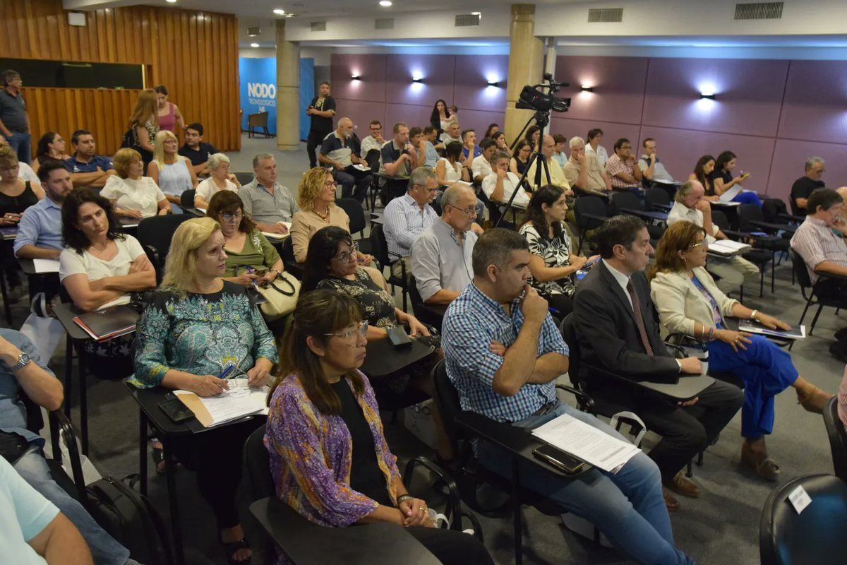 nodotec_sde's tweet photo. Dió inicio el encuentro de Coordinadores de Ejes y de Áreas para la elaboración del Plan Estratégico de Ciencia, Innovación y Tecnología de Santiago del Estero en el #Nodo https://t.co/0YfJQ6pg1W