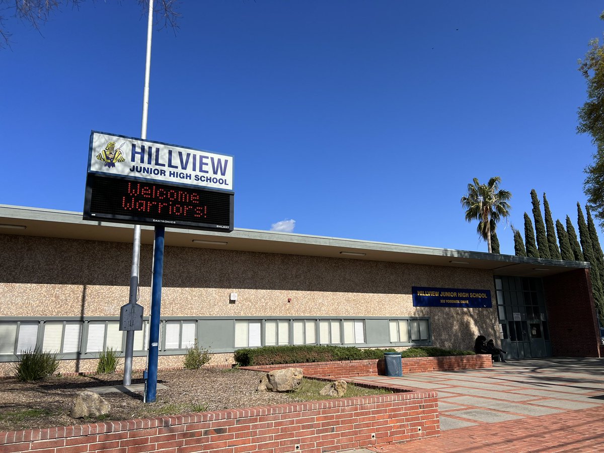 Angela_Paper's tweet photo. Thank you @PittsburgUSD Hillview Jr.High for having @paperlearning today to have teacher refresher sessions so I get to work with teachers face to face! Go warriors! 🔥🚀 https://t.co/qmmd4JIsiB