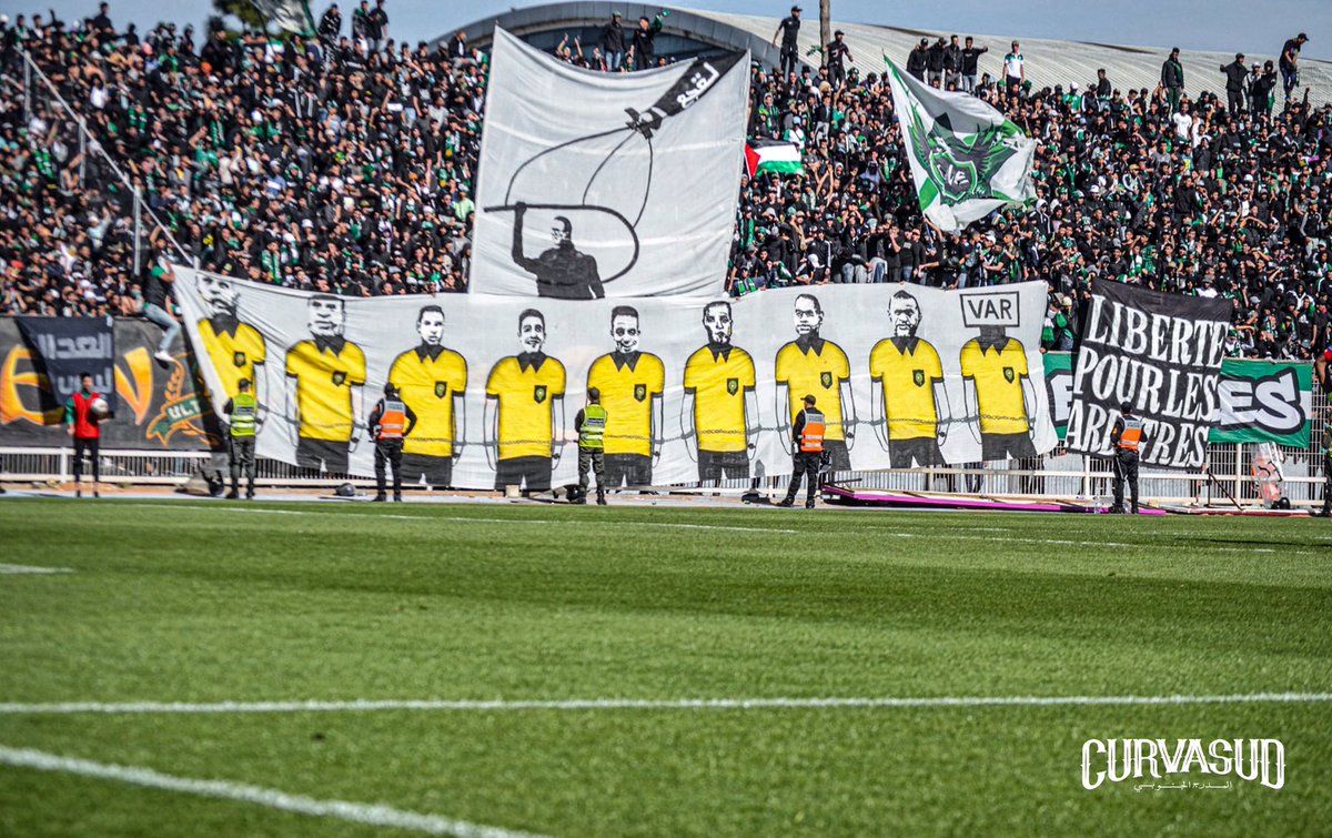 في كل موسم يكون الحديث عن التحكيم والواقع أن لانية لإصلاحه، لأن منظومة التحكيم التي صنعها فوزي لقجع لنفسه هي بهدف التحكم في نتائج المباريات فهي بمثابة سلاح لديه، اختيار الحكام يكون بمعيار الولاء وتطبيق تعليمات فوزي لقجع بالحرف والعقوبات/المكافٱت تكون بحسب المعني #لقجع_فاسد