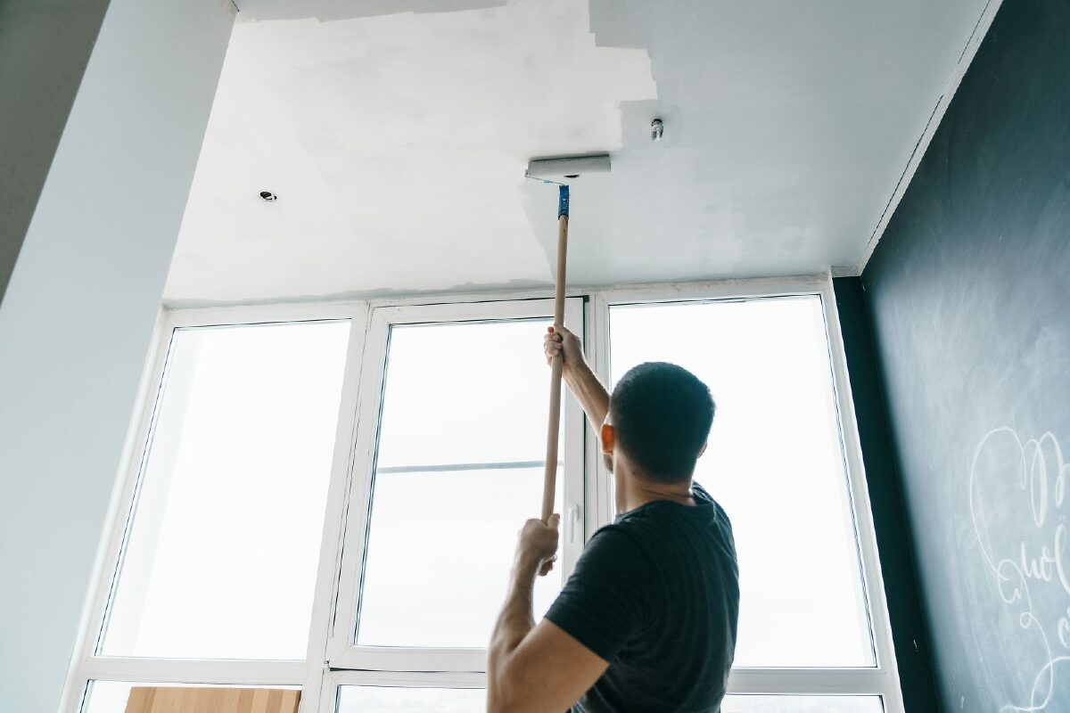 GenuineChicago's tweet photo. Unsure of whether to grab a brush or leave it to the buyer? https://t.co/LI8RD6oEuv https://t.co/KEFg7pQbRt