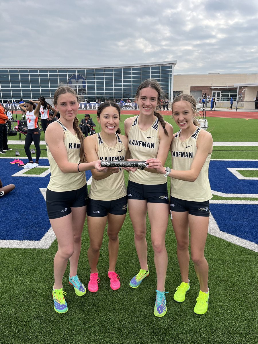 Varsity Girls 4x800 Relay🥇at the Midlothian Donnie Conner Relays!!!
Sophia Lee
Barbi Ruiz
Allie Page
Katie Tucker