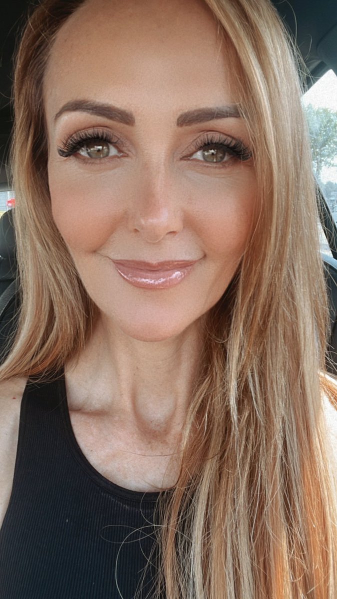 Sometimes all it takes is a little extra lipgloss to brighten up your day! #wednesdayschild 🖤 <a href="/kyliecosmetics/">Kylie Cosmetics</a>