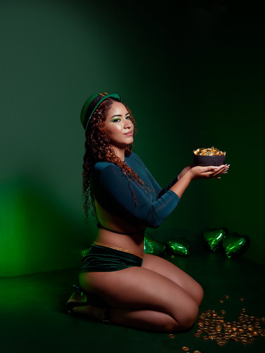 DannyHot_Sense's tweet photo. Saint Patrick is coming, are you ready? 
#saintpatricksday  #camgirlِ  
@StreamateModels @CamModelsSM https://t.co/x1DByGEbtV