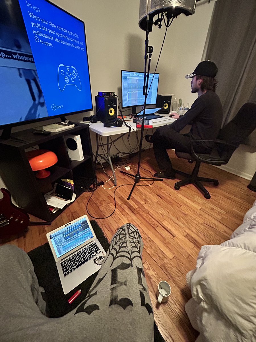 nelsongangxo's tweet photo. been cookin wit @stazythewavy 🎵 https://t.co/LviRJDwR5X