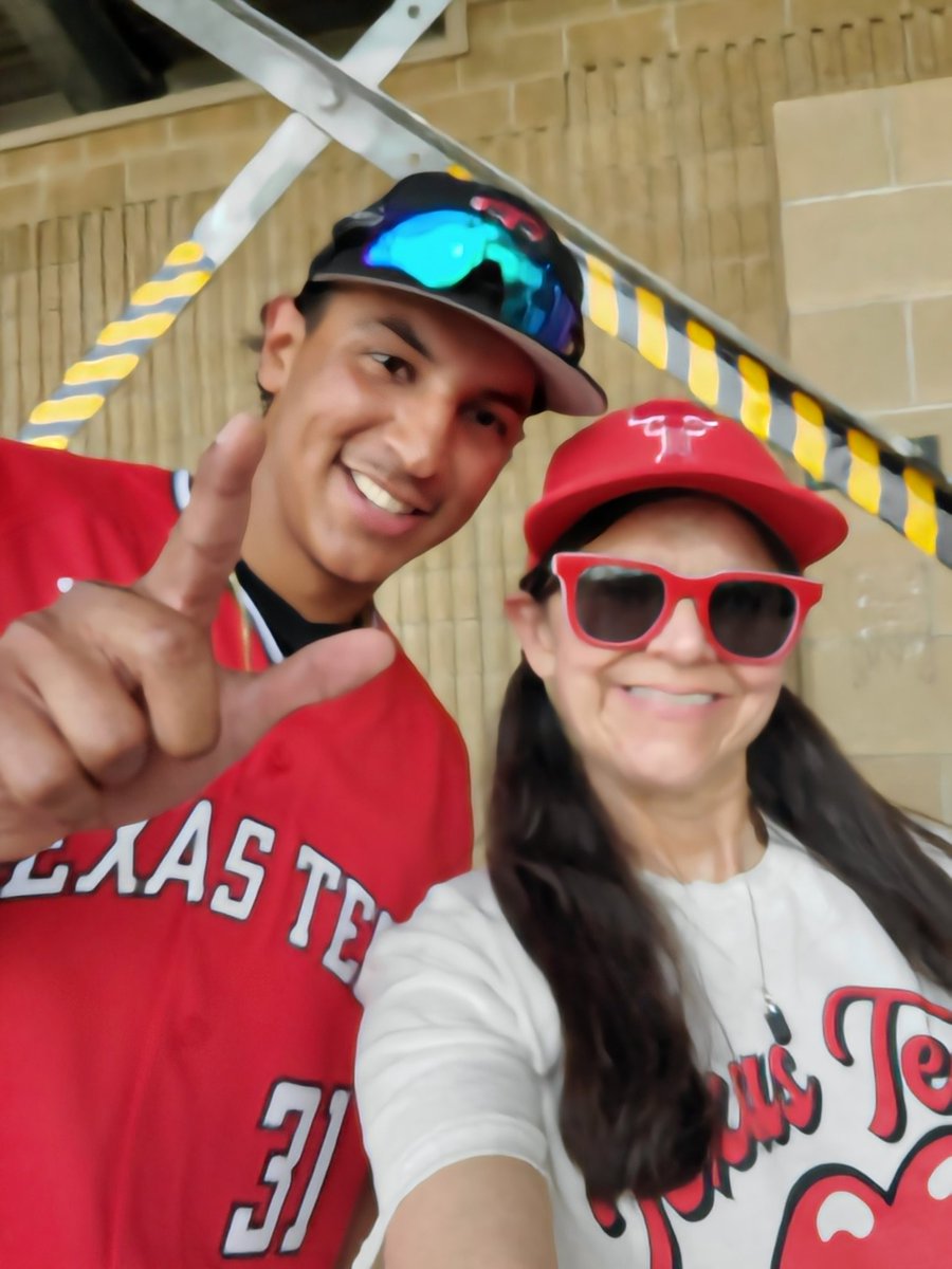 GruvyGurl's tweet image. I had to wait for all the little girls &amp;amp; boys to get their autographs, but I finally got a selfie from Damian @bravoo2248, our RHP who got a #GrandSlamwich for his first #HOMERUN as a #RedRaider! That's how you make a name for yourself, kid! #WreckEm #GoTech
