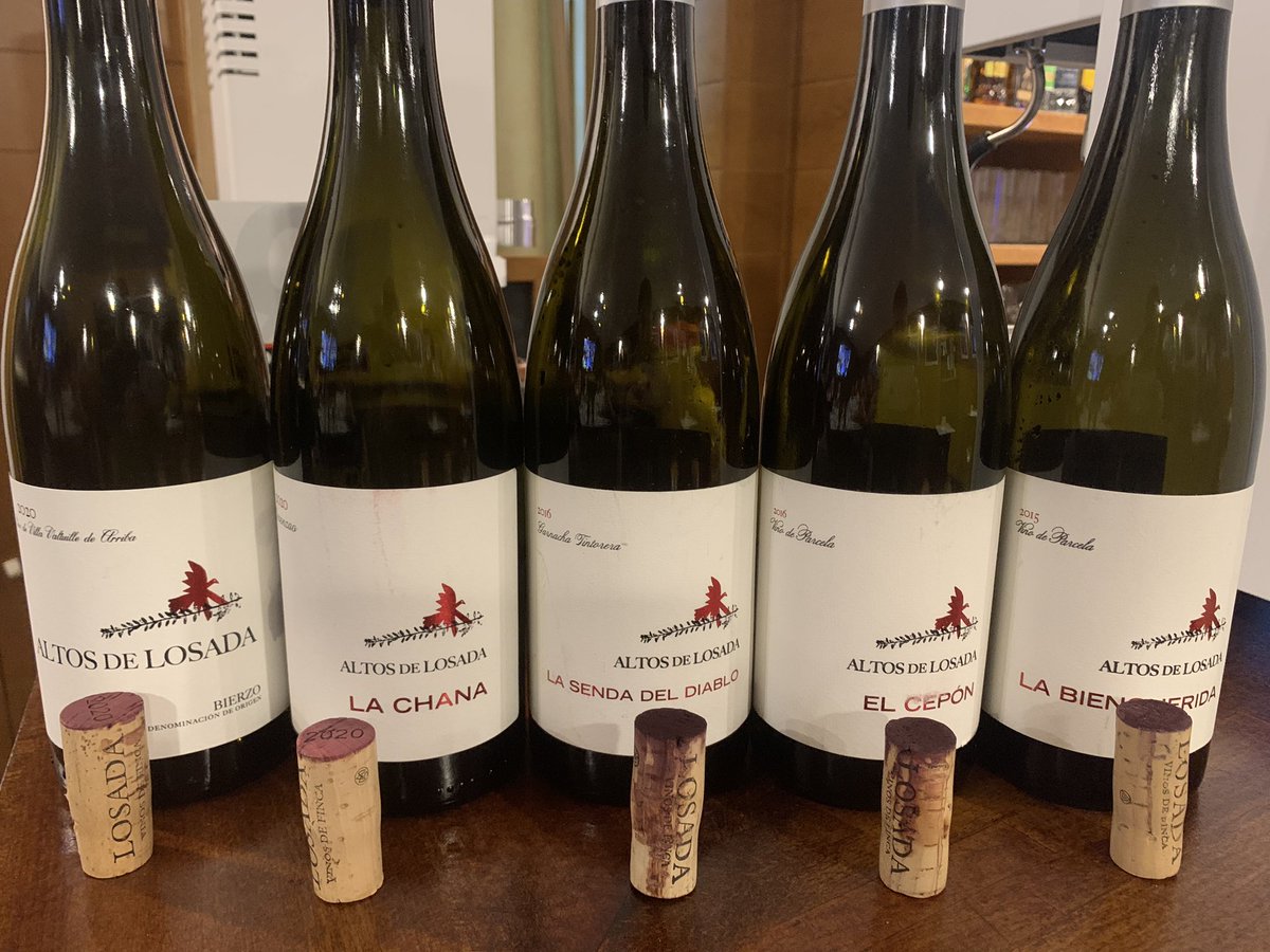 vinosyvinazos's tweet photo. Hoy probamos unos tintos @DOBierzo , de @LosadaVinos . El #AltosdeLosada excepcional RCP, el #Merenzao de #LaChana algo caro para lo que es, muy buena la #garnachatintorera de #LaSendadelDiablo y de los otros dos, mejor #LaBienquerida que #ElCepón. https://t.co/kgZtwaH4JJ