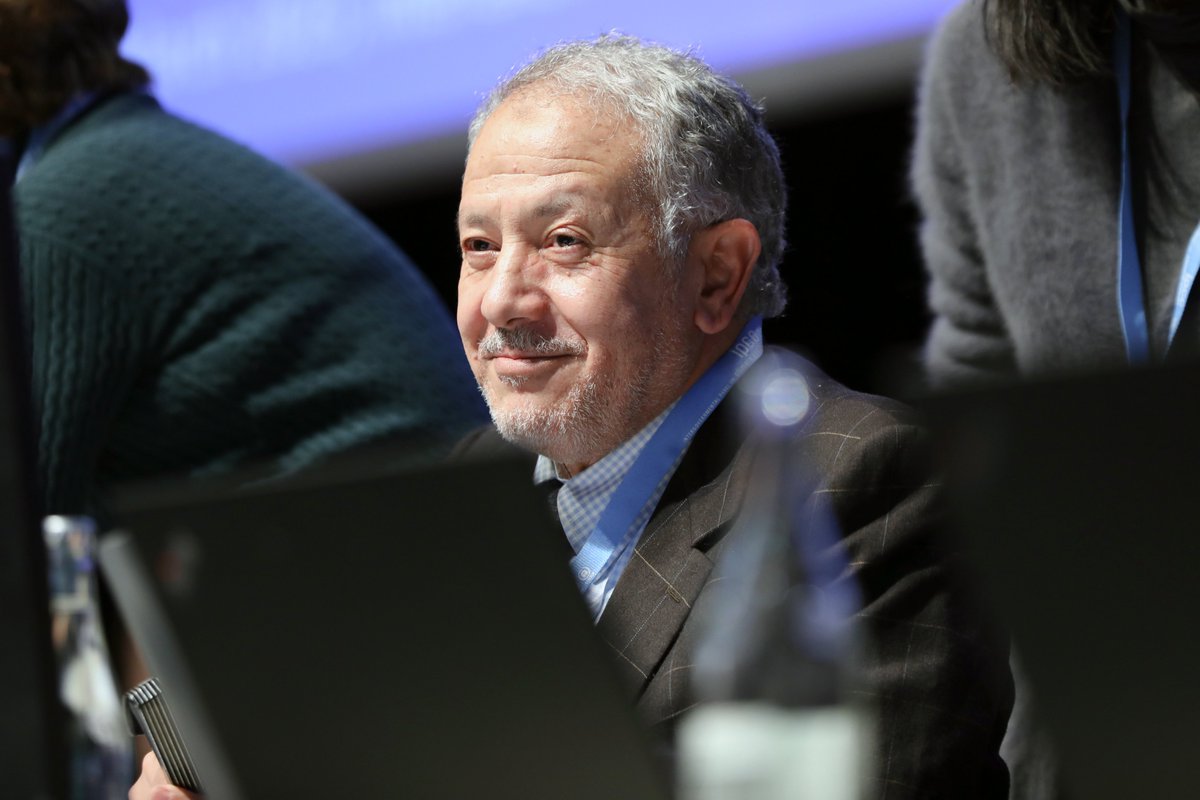 IISD_ENB's tweet photo. Halfway through #IPCC58, delegates are facing a challenging workload &amp; diminishing time to conclude reviews of the Summary for Policymakers

Delegates worked in contact groups and huddles to reach an agreement &amp; speed decision-making #IPCC #AR6

Read ➡️ https://t.co/36aKyH9ojc https://t.co/OsUMksBZSb
