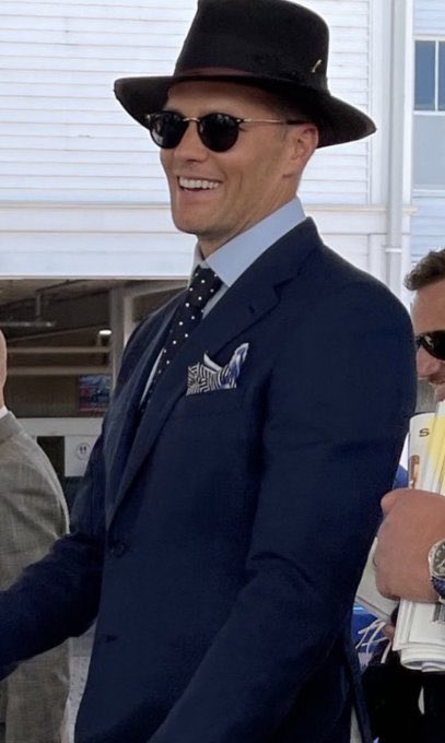 Corinnetly's tweet photo. Didn’t realize @TomBrady is starring in a remake of The Mask https://t.co/L4nN0E7bOP